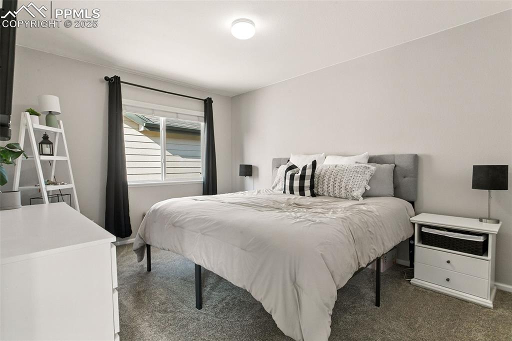 Image 15 of 28: Bedroom