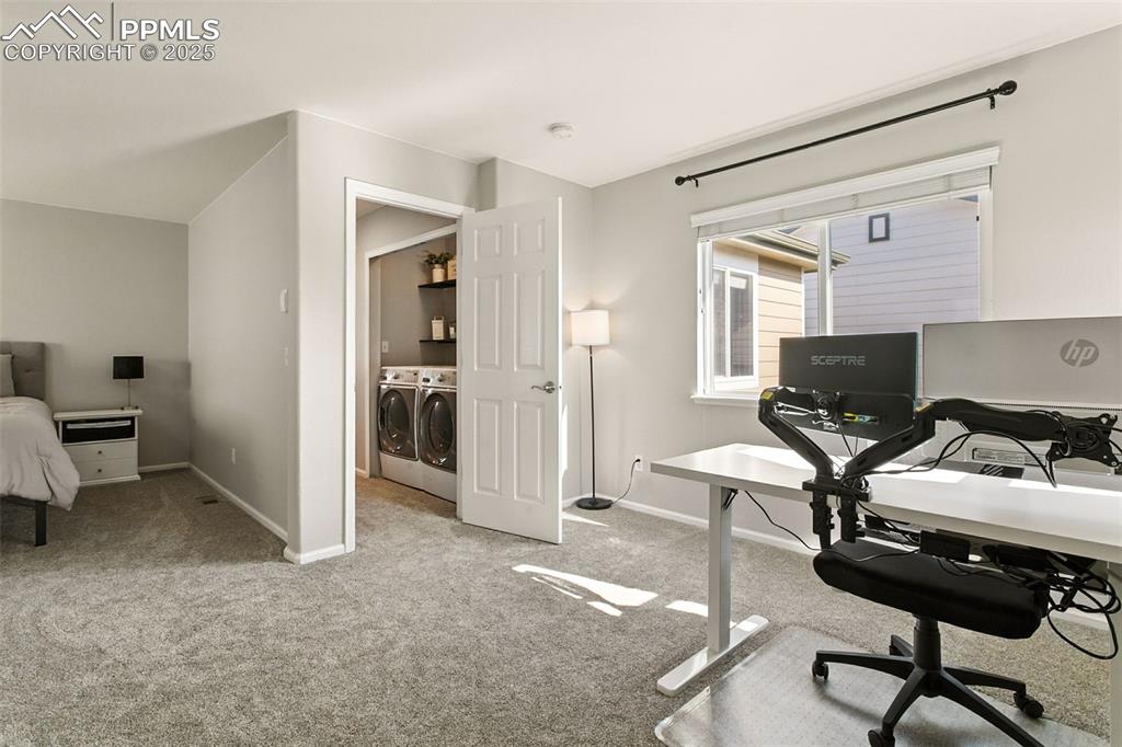 Image 18 of 28: Office