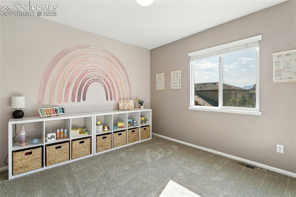 Image 24 of 28: Bedroom