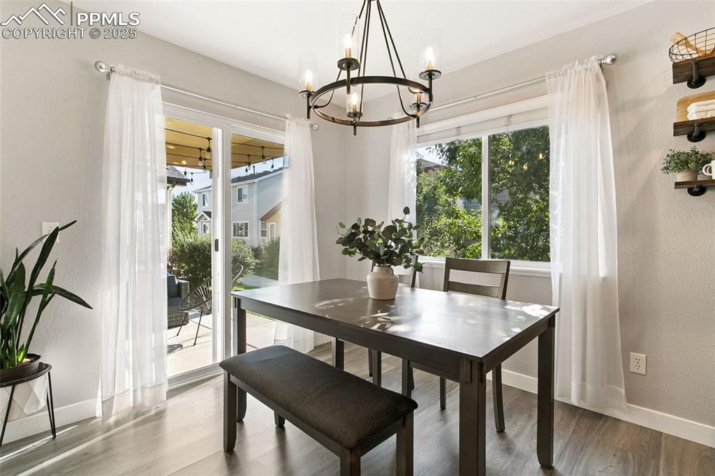 Image 9 of 28: Dining Area