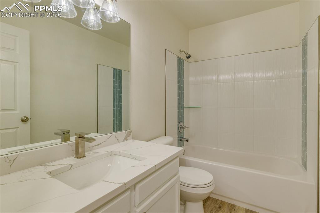 Image 11 of 26: Bathroom