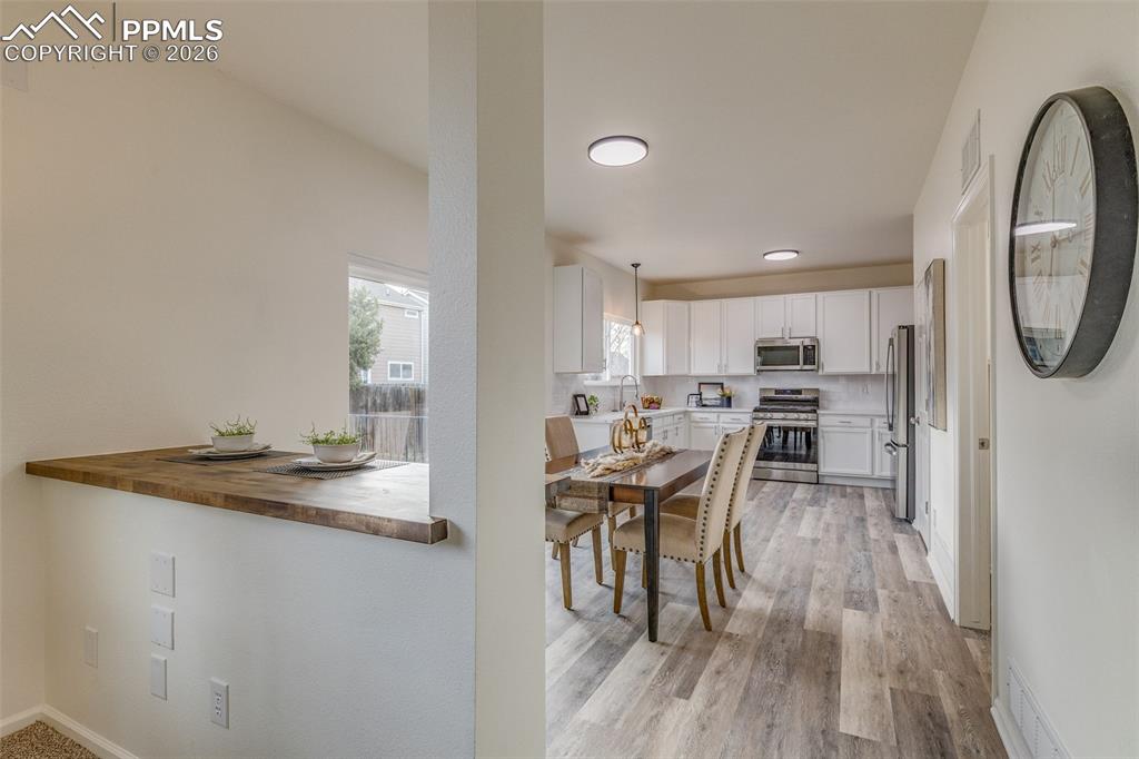 Image 22 of 26: Kitchen