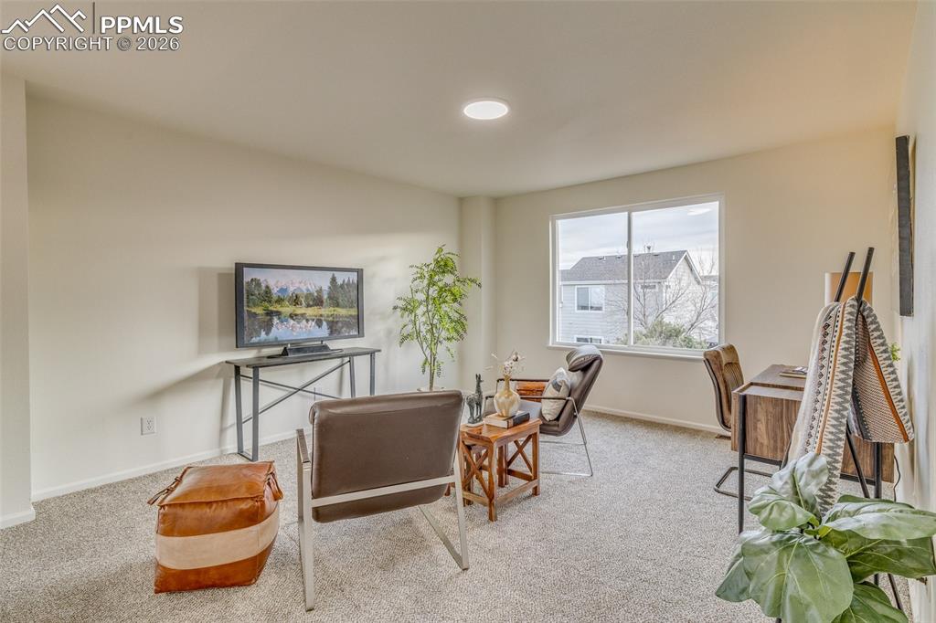 Image 24 of 26: Office