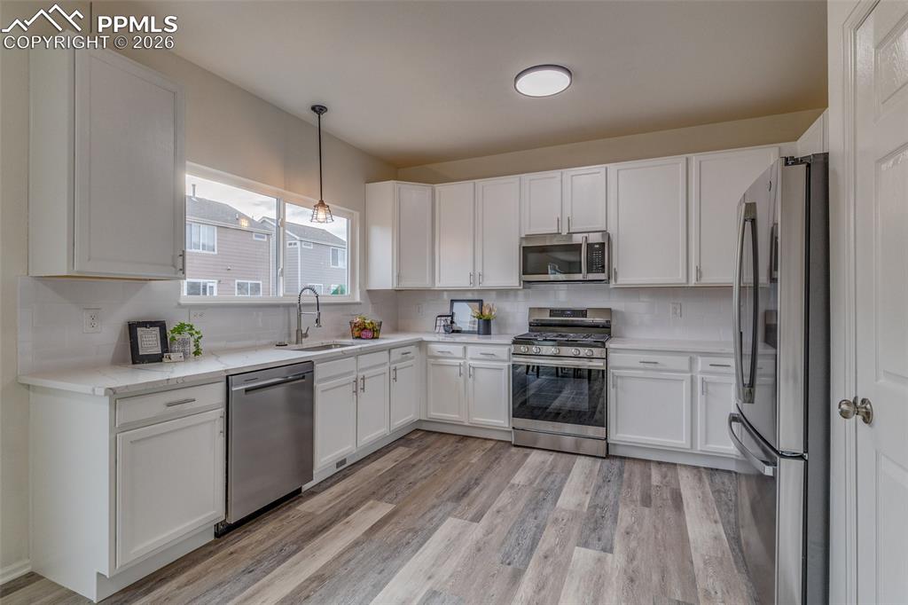 Image 3 of 26: Kitchen