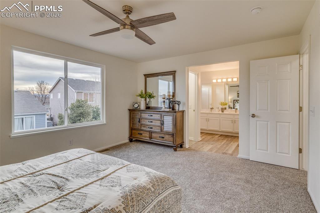 Image 4 of 26: Bedroom