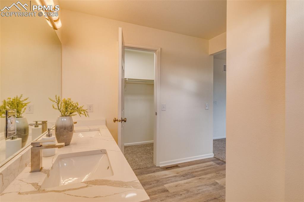 Image 7 of 26: Bathroom