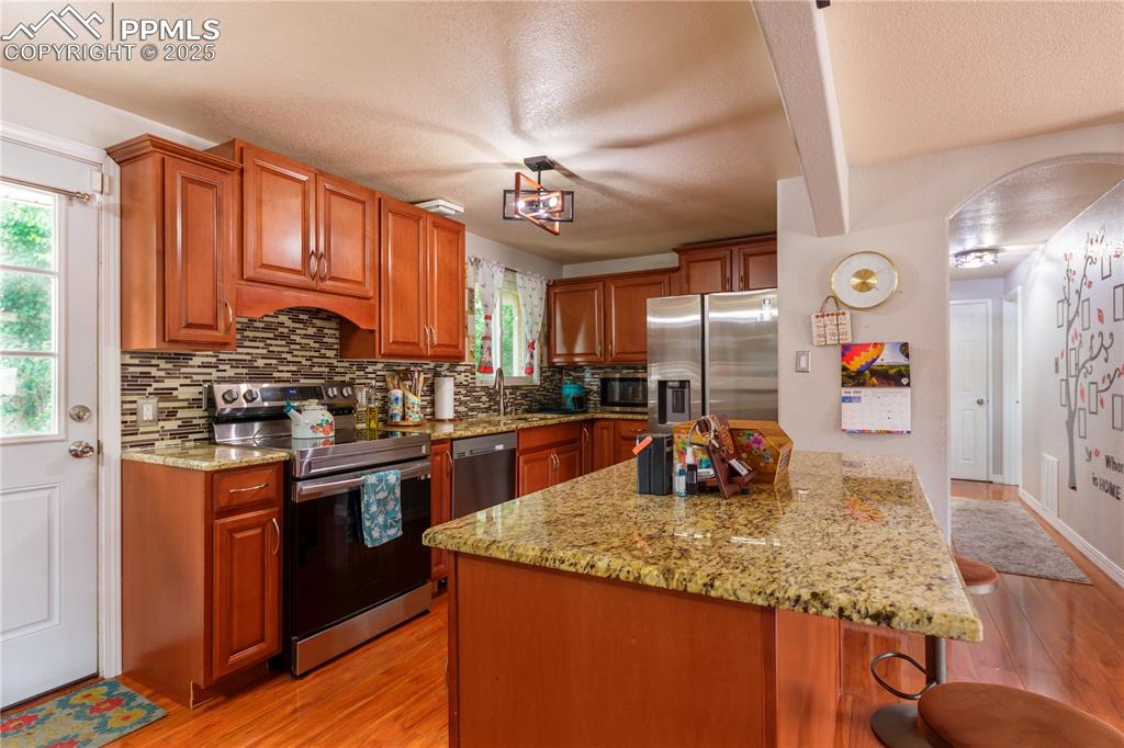 Image 11 of 40: Kitchen