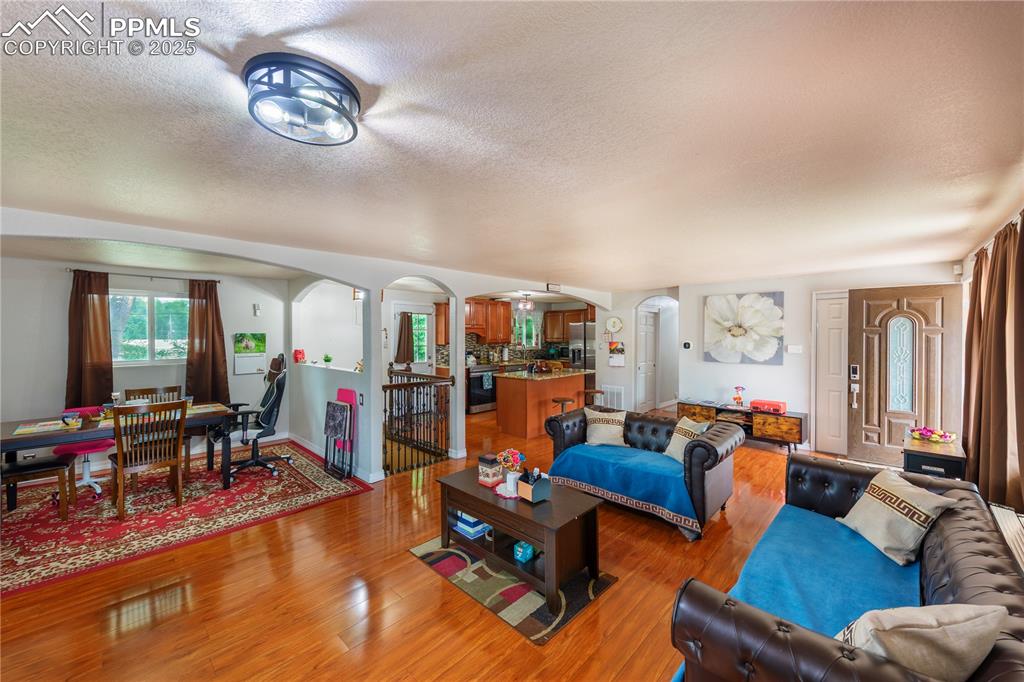 Image 15 of 40: Living Room