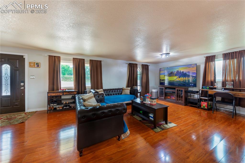 Image 16 of 40: Living Room