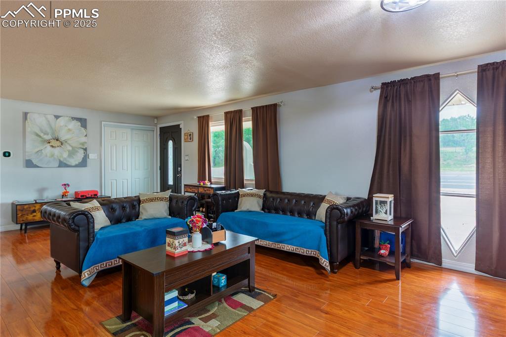 Image 17 of 40: Living Room