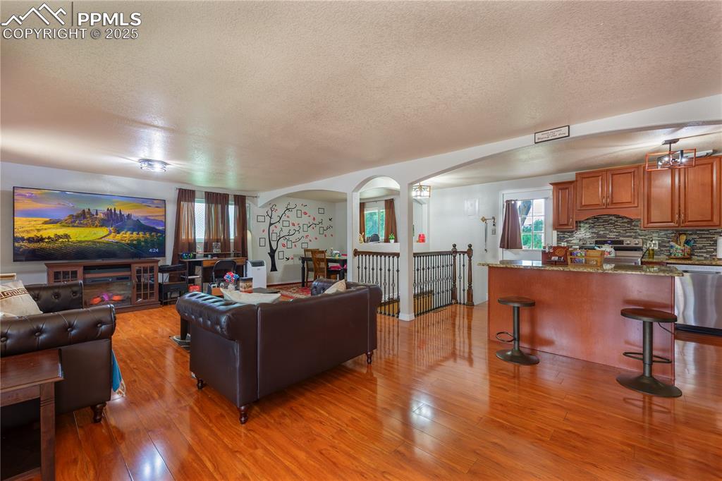 Image 18 of 40: Living Room