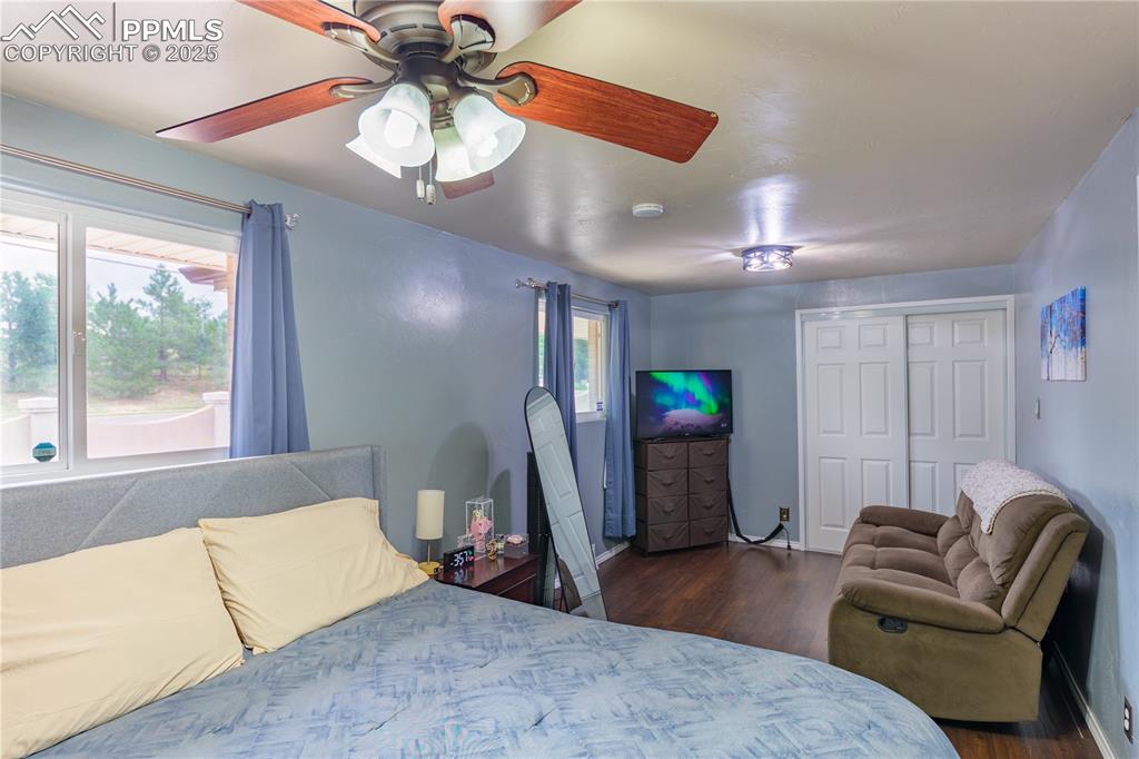 Image 19 of 40: Bedroom