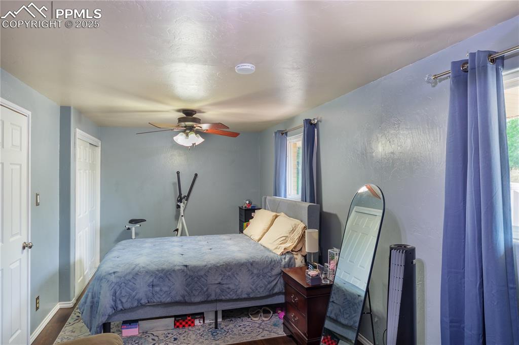 Image 20 of 40: Bedroom