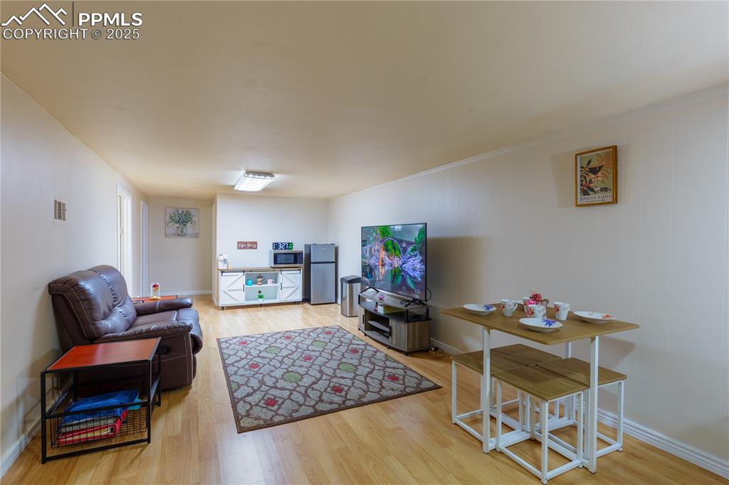 Image 24 of 40: Living Room