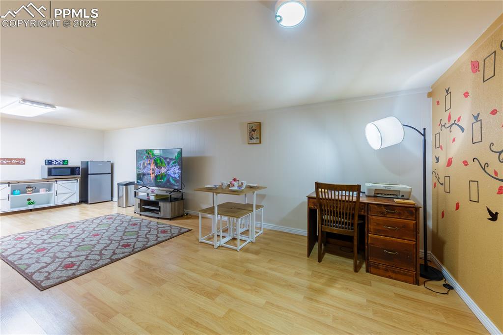 Image 25 of 40: Office