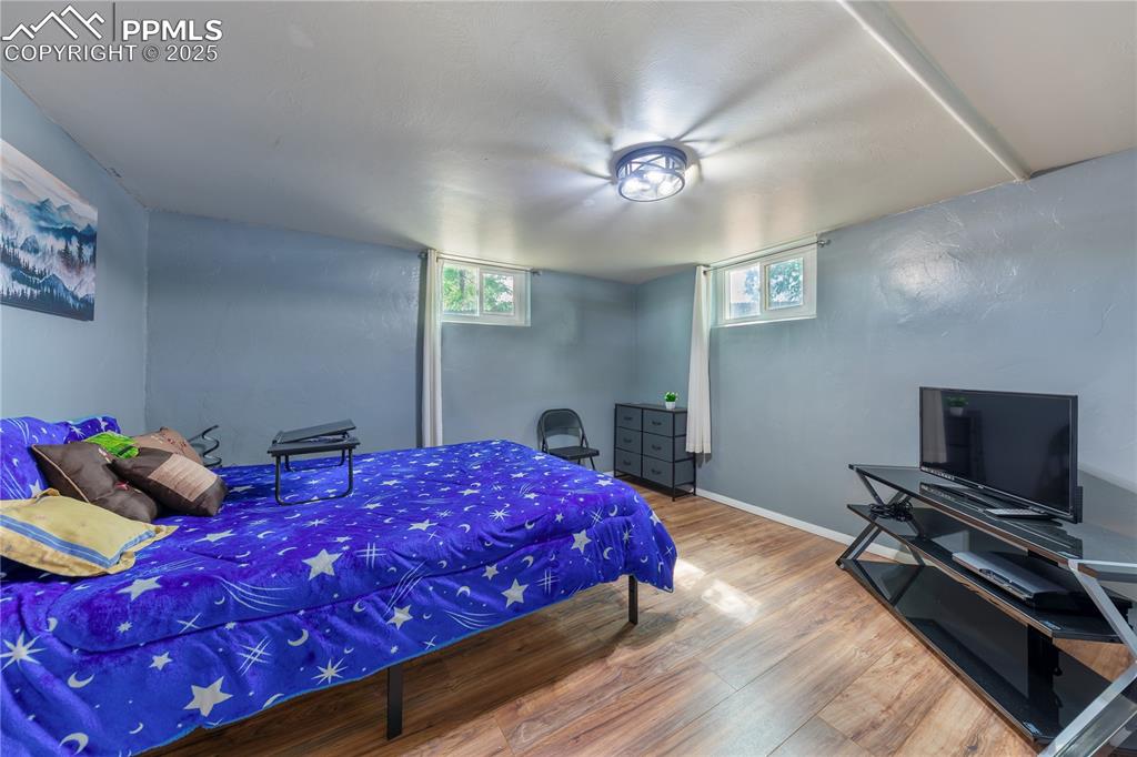 Image 30 of 40: Bedroom