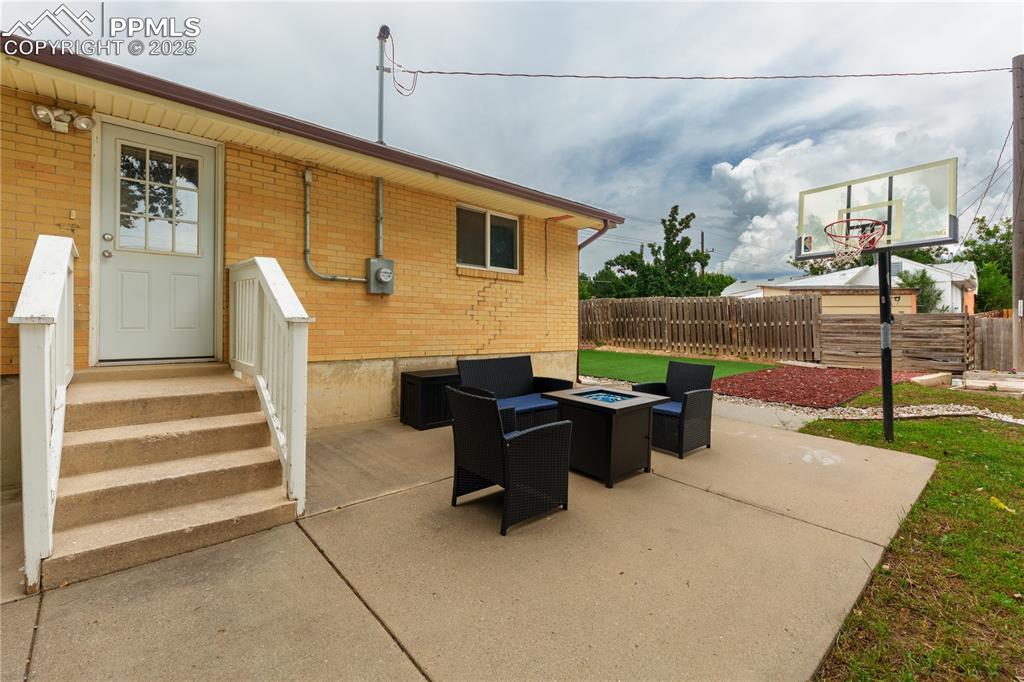 Image 33 of 40: Patio