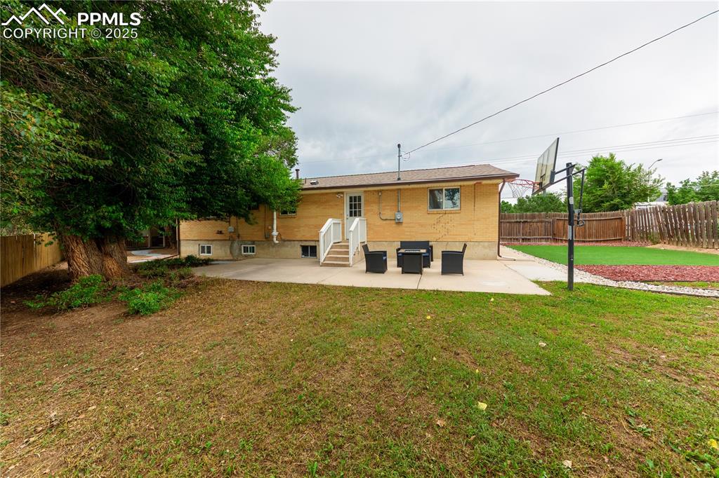 Image 34 of 40: Back of Structure