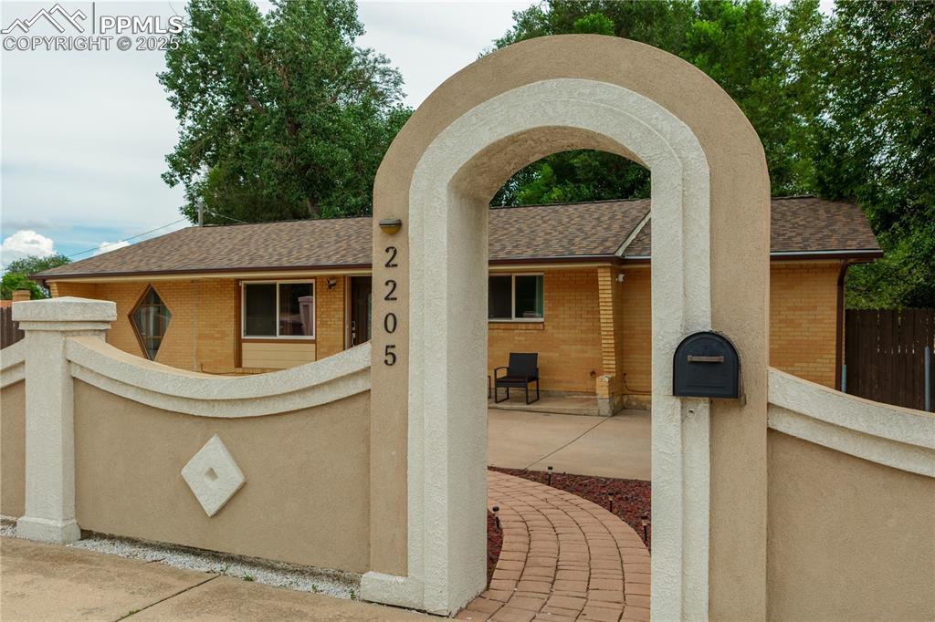 Image 8 of 40: Fence