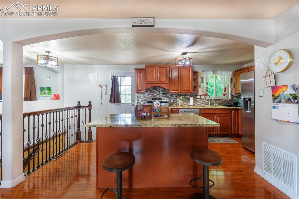 Image 9 of 40: Kitchen