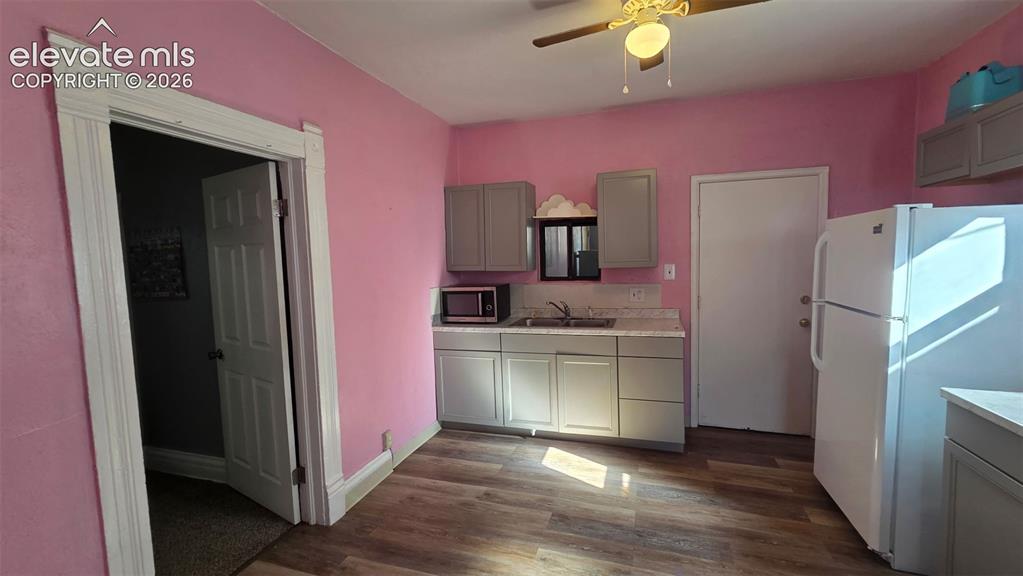 Image 10 of 14: Kitchen