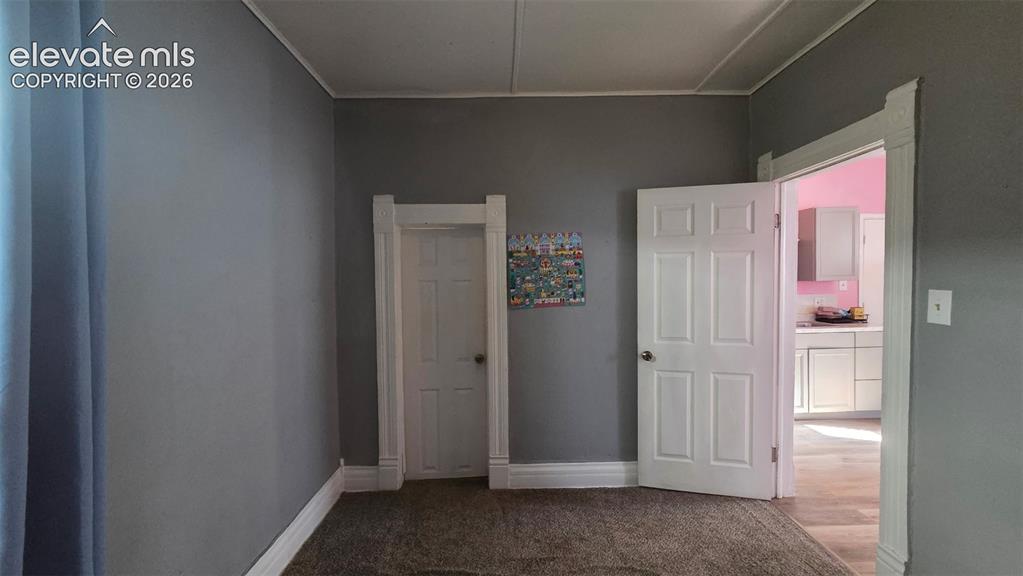 Image 13 of 14: Bedroom