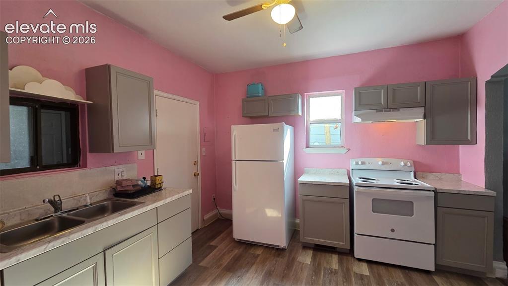 Image 3 of 14: Kitchen