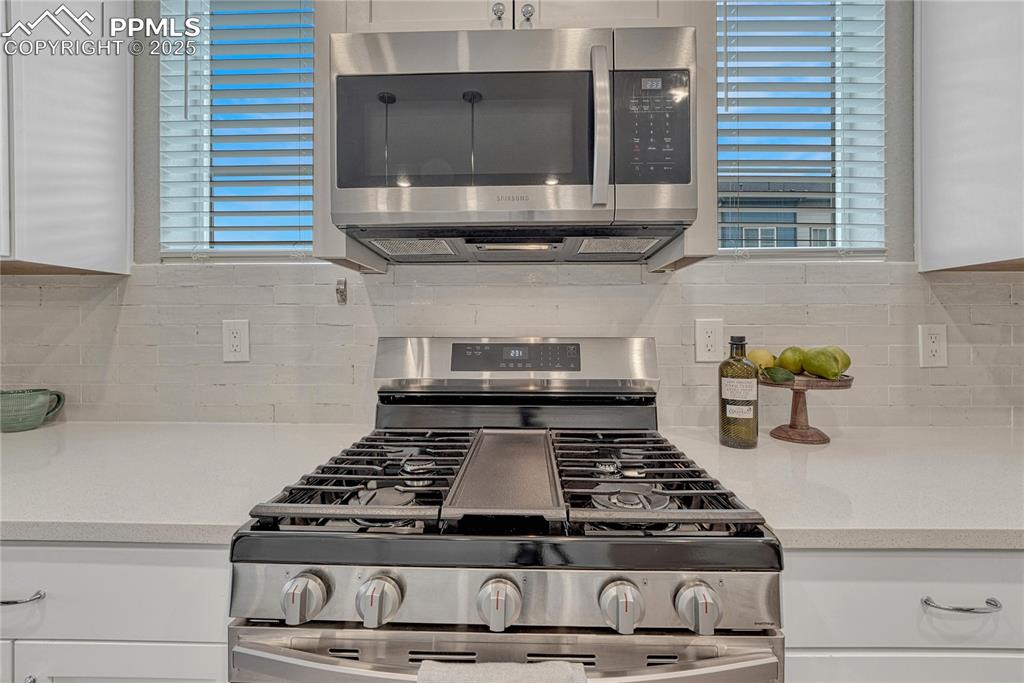 Image 17 of 37: Kitchen