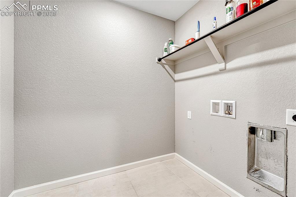 Image 21 of 37: Laundry