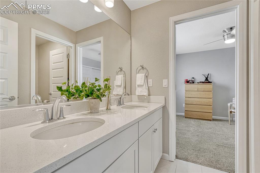 Image 26 of 37: Bathroom