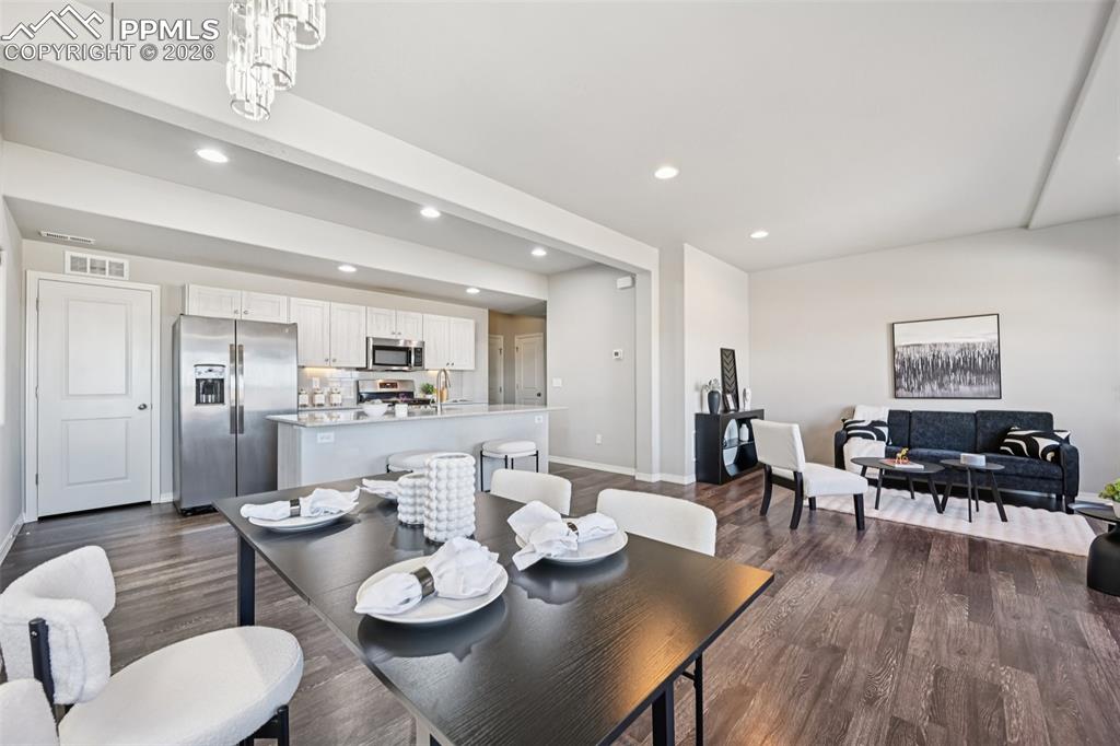 Image 11 of 38: Dining Area