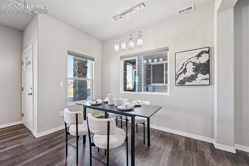 Image 9 of 38: Dining Area