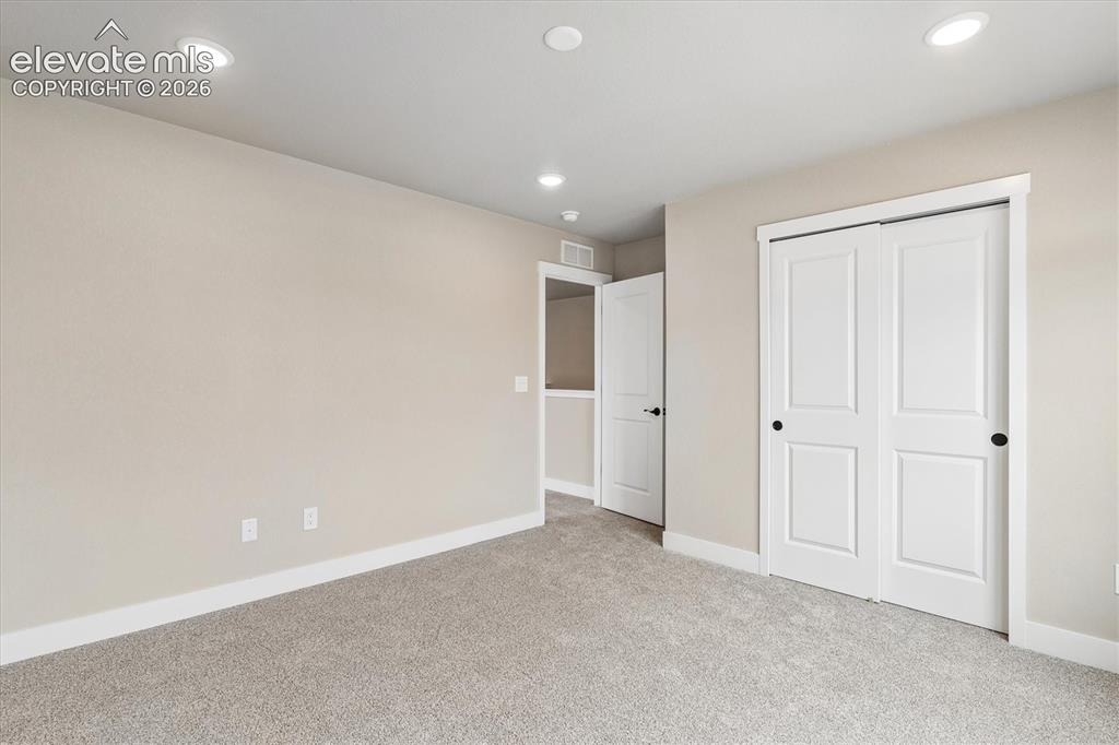 Image 17 of 27: Bedroom