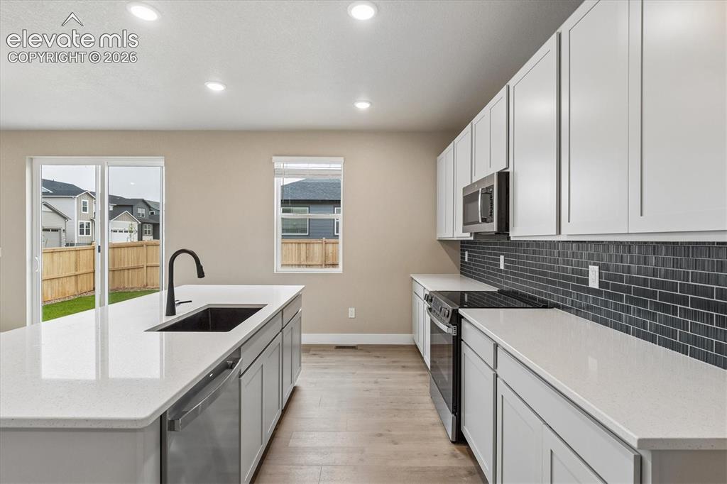 Image 5 of 27: Kitchen
