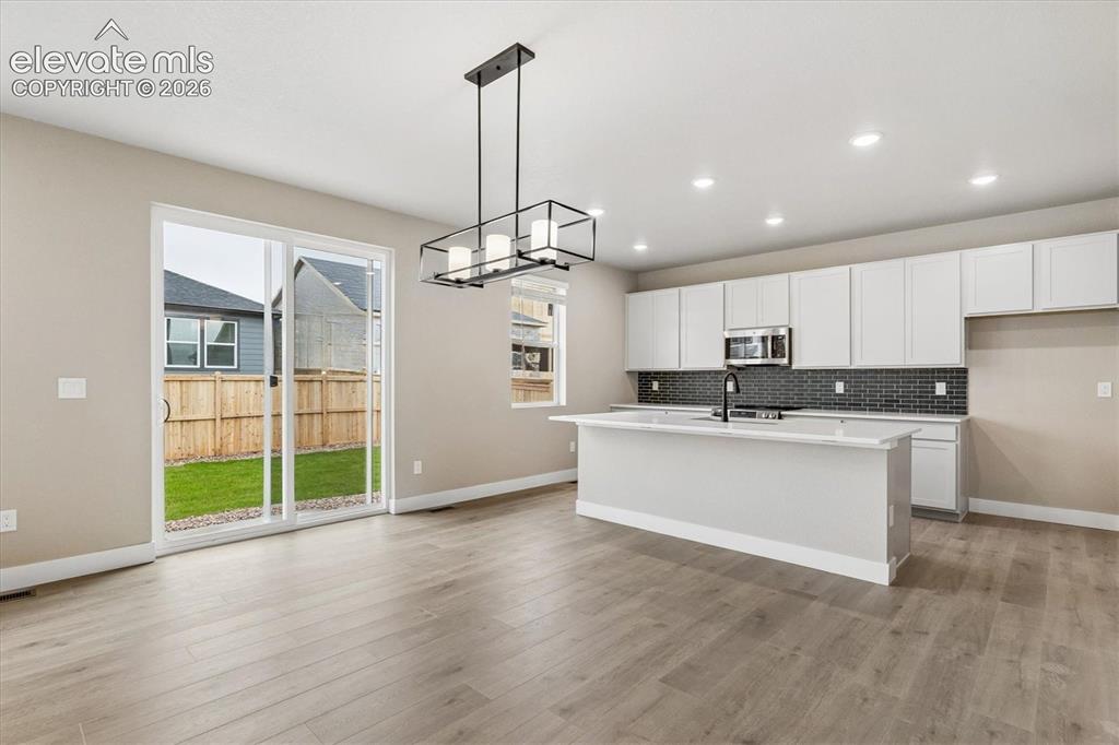 Image 9 of 27: Kitchen