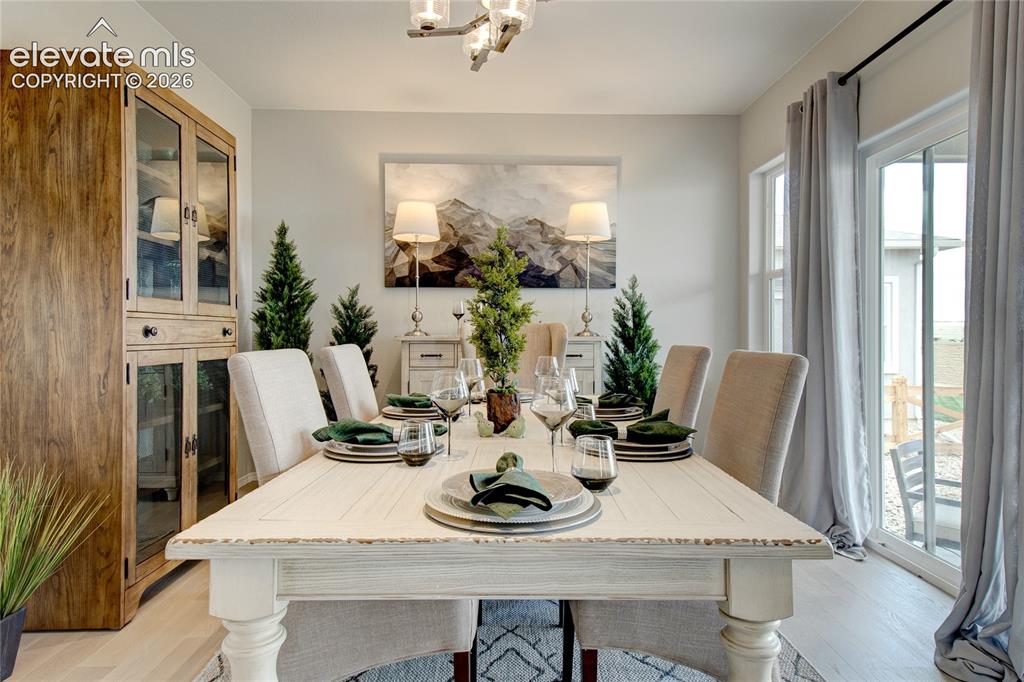 Image 11 of 33: Dining Area