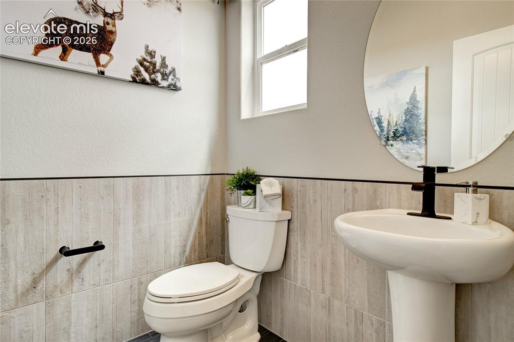 Image 14 of 33: Bathroom