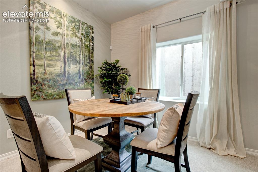 Image 29 of 33: Dining Area