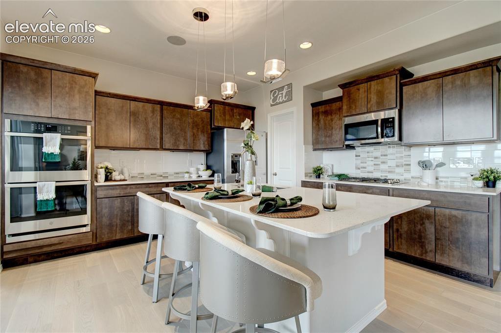 Image 5 of 33: Kitchen