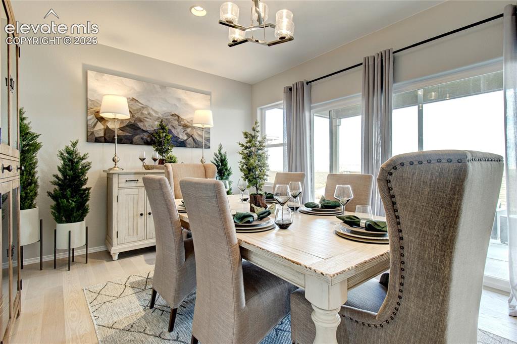 Image 7 of 33: Dining Area