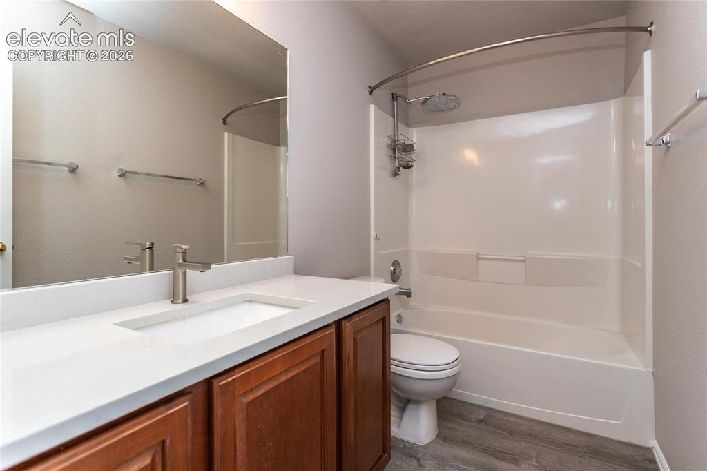 Image 14 of 30: Bathroom