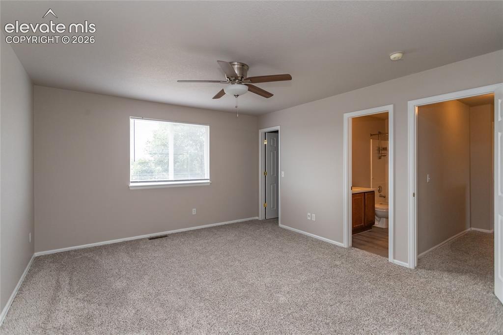 Image 16 of 30: Bedroom