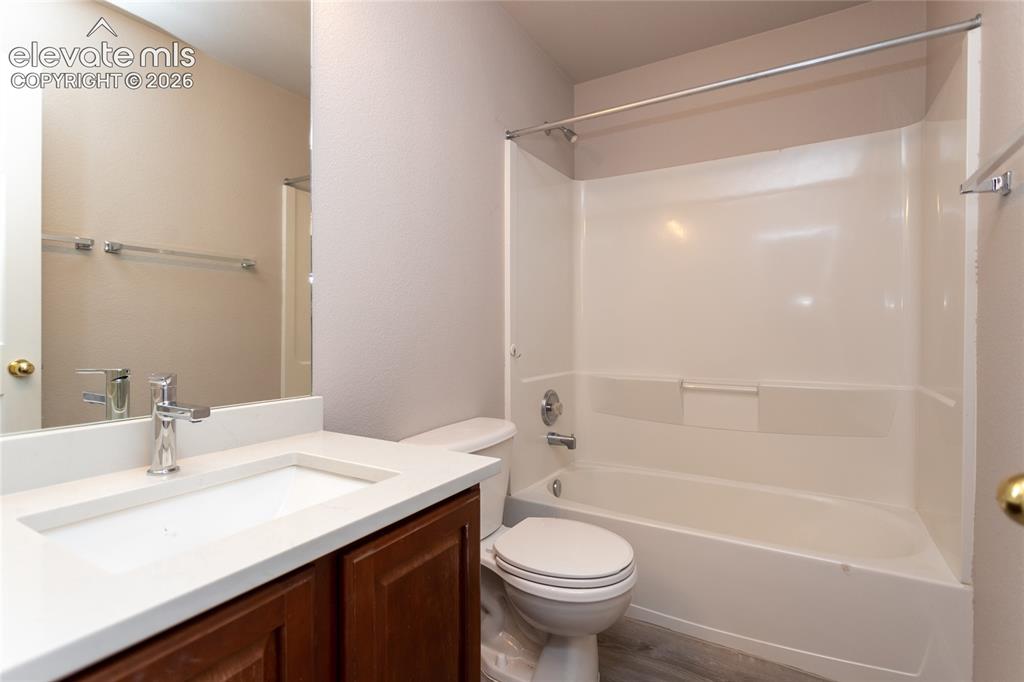 Image 18 of 30: Bathroom