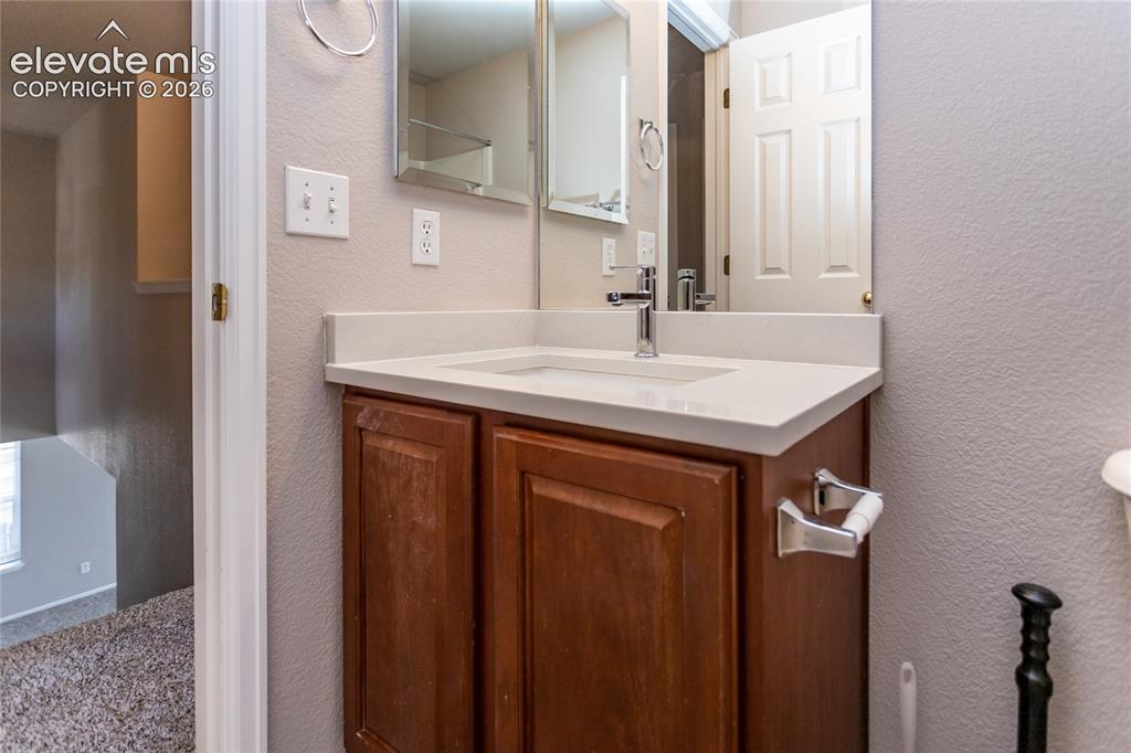Image 19 of 30: Bathroom