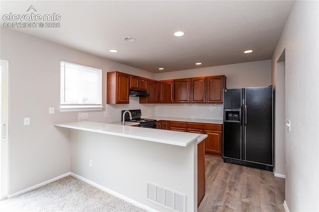 Image 5 of 30: Kitchen
