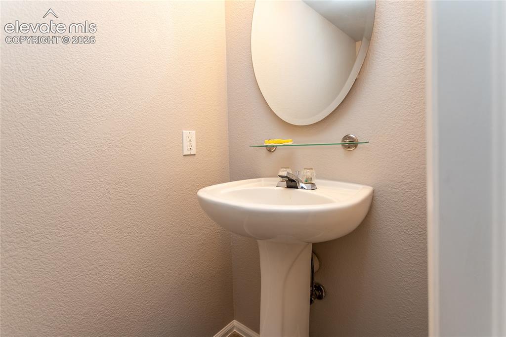 Image 9 of 30: Bathroom
