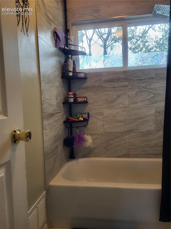 Image 13 of 19: Bathroom