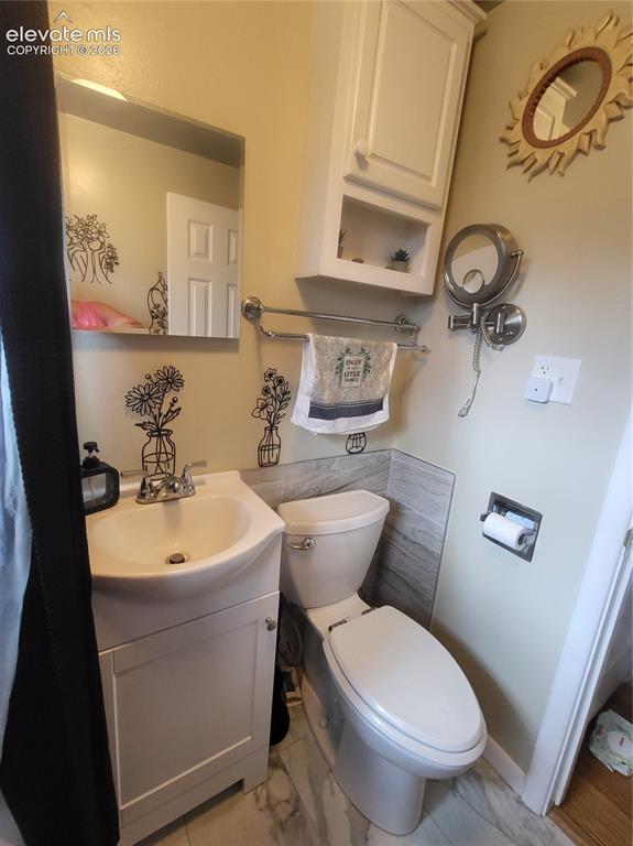 Image 15 of 19: Bathroom