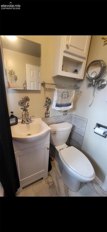 Image 16 of 19: Bathroom