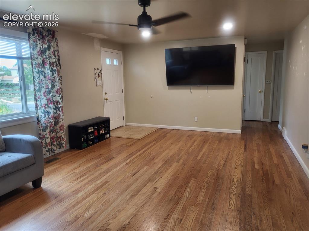 Image 4 of 19: Living Room